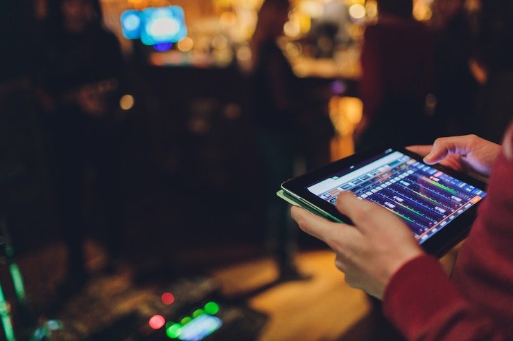 Perbandingan tampilan aplikasi dan browser scripthookv di perangkat mobile